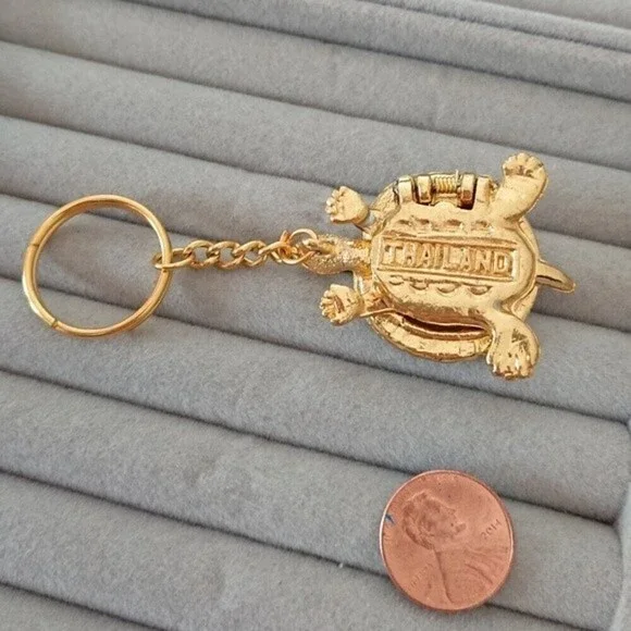 Gold tone Turtle With Colorful Shell Keychain/charm - Picture 6 of 7